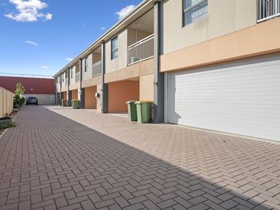 3/6 Oak Street, Cannington WA 6107