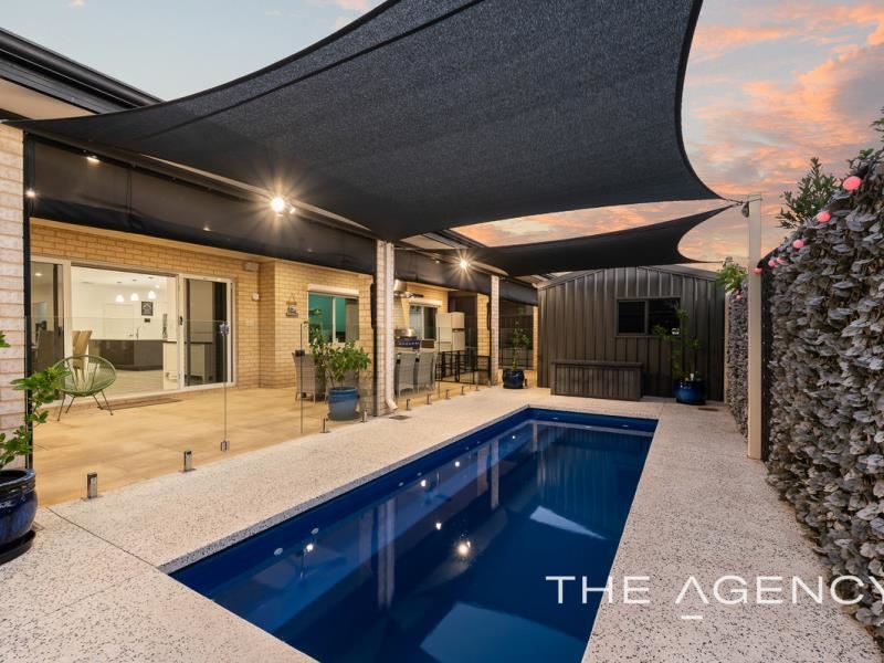 4 Riverina Parade, Lake Coogee WA 6166