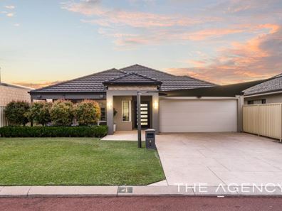 4 Riverina Parade, Lake Coogee WA 6166