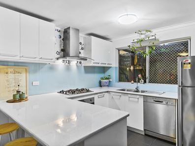 4 Glendale Avenue, Hamersley WA 6022