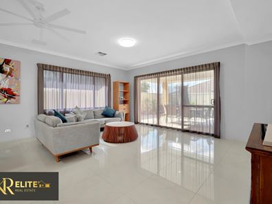 24 Bayonne Corner, Piara Waters WA 6112