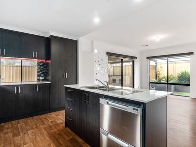 9 Engle Close, Maddington WA 6109