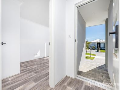 18 Gambier Grove, Eglinton WA 6034