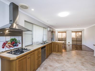 2/31 Edgecumbe Street, Como WA 6152