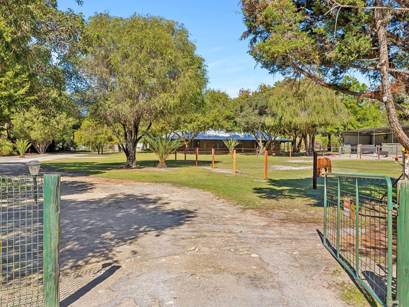202 Lakelands Drive, Gnangara WA 6077