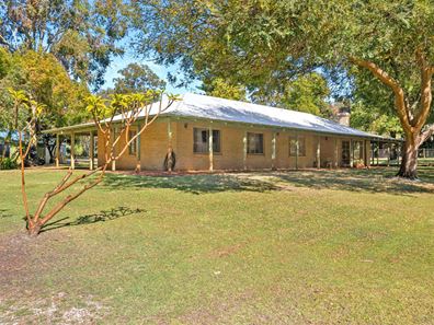 202 Lakelands Drive, Gnangara WA 6077