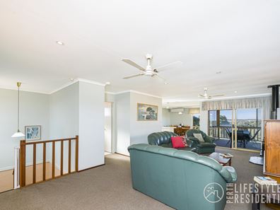 4/8 Collett Place, Guilderton WA 6041