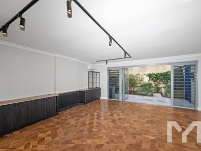 8/98 Stirling Highway, North Fremantle WA 6159