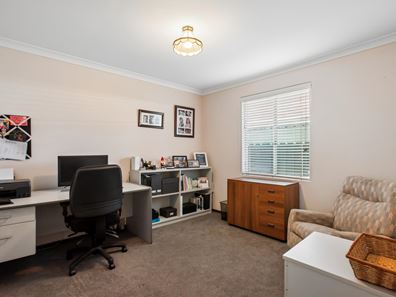 6 Chelmsford Avenue, Port Kennedy WA 6172