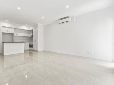 4/40 Burrige Way, Hamilton Hill WA 6163