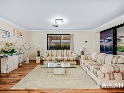 4 Nutmeg Place, Wattle Grove WA 6107