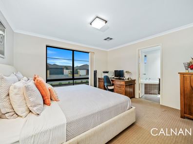 4 Nutmeg Place, Wattle Grove WA 6107