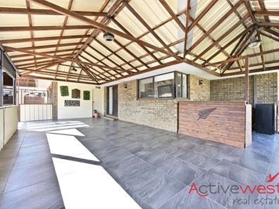 7 Oceanside Drive, Wandina WA 6530