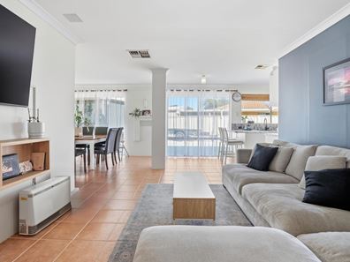 28 Petrel Close, Seville Grove WA 6112