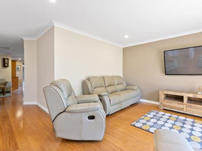 10 Falkirk Court, Kinross WA 6028