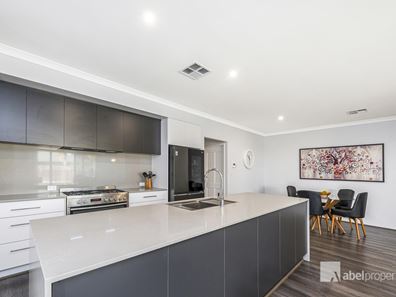39 Tranquility Crescent, Aveley WA 6069