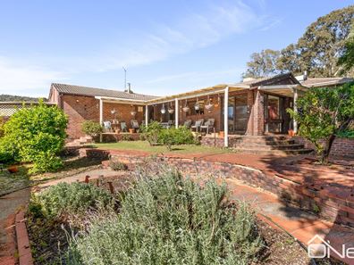 24 Amethyst Crescent, Mount Richon WA 6112