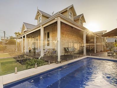 1/2 John Street, North Fremantle WA 6159
