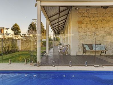 1/2 John Street, North Fremantle WA 6159