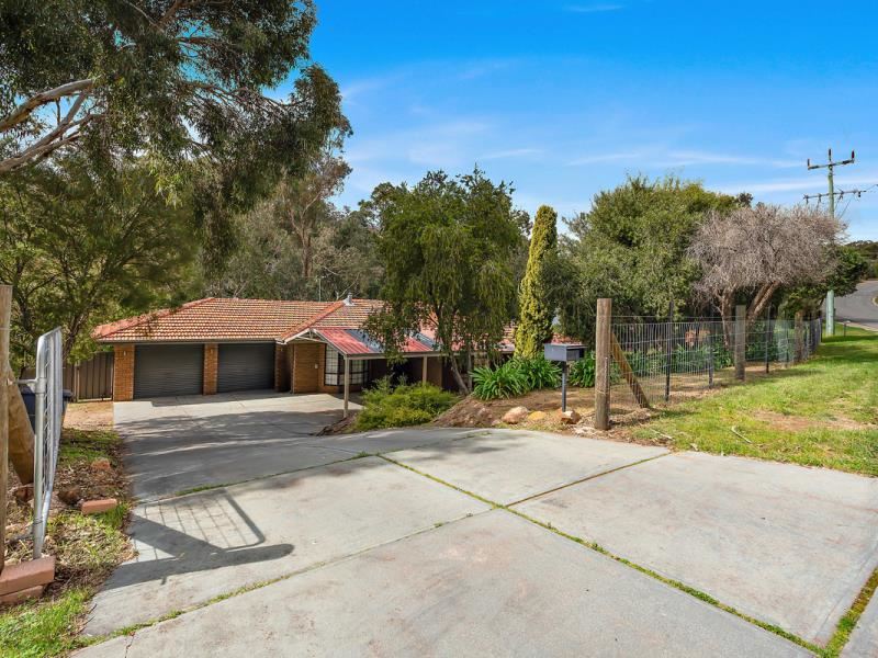 98 Amethyst Crescent, Mount Richon WA 6112