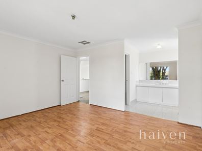 22 Pioneer Drive, Thornlie WA 6108