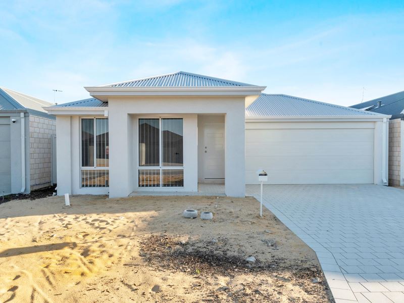 11 Brumlow Way, Lakelands WA 6180