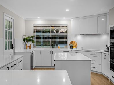 33 Roebuck Avenue, Canning Vale WA 6155