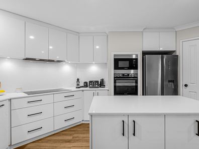 33 Roebuck Avenue, Canning Vale WA 6155