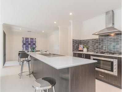 4 Ailette Elbow, Wattle Grove WA 6107