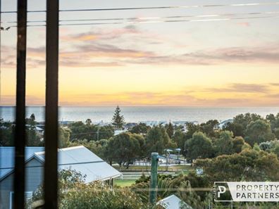 11 Drayton Way, North Beach WA 6020