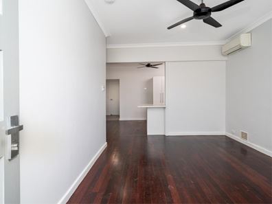 16 Crellin Way, Cloverdale WA 6105