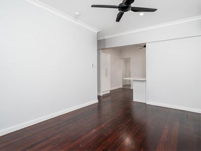 16 Crellin Way, Cloverdale WA 6105