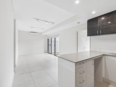 4/389 Daly Street, Cloverdale WA 6105