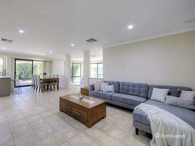 38 Regency Ramble, Wattle Grove WA 6107