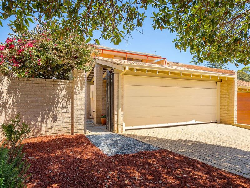 2/2 Scalby Street, Scarborough WA 6019