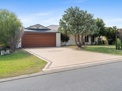 35 Sciano Avenue, Success WA 6164