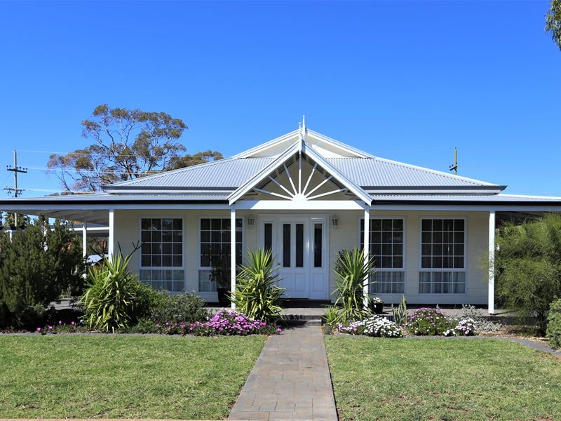 31 Everlasting Crescent, Kambalda West