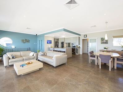1/55 Halls Head Parade, Halls Head WA 6210