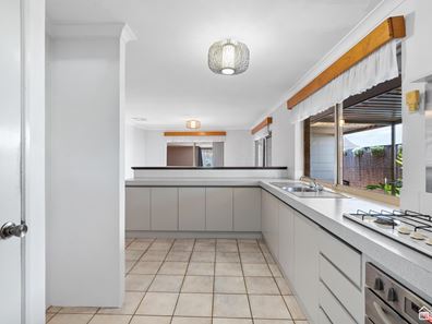 7 Floret Court, Seville Grove WA 6112