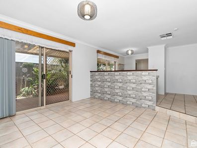7 Floret Court, Seville Grove WA 6112