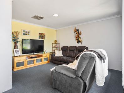 121 The Avenue, Warnbro WA 6169