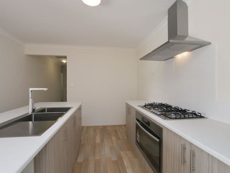 3B Milagro Fairway, Seville Grove WA 6112