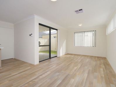 3B Milagro Fairway, Seville Grove WA 6112