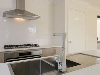 3B Milagro Fairway, Seville Grove WA 6112
