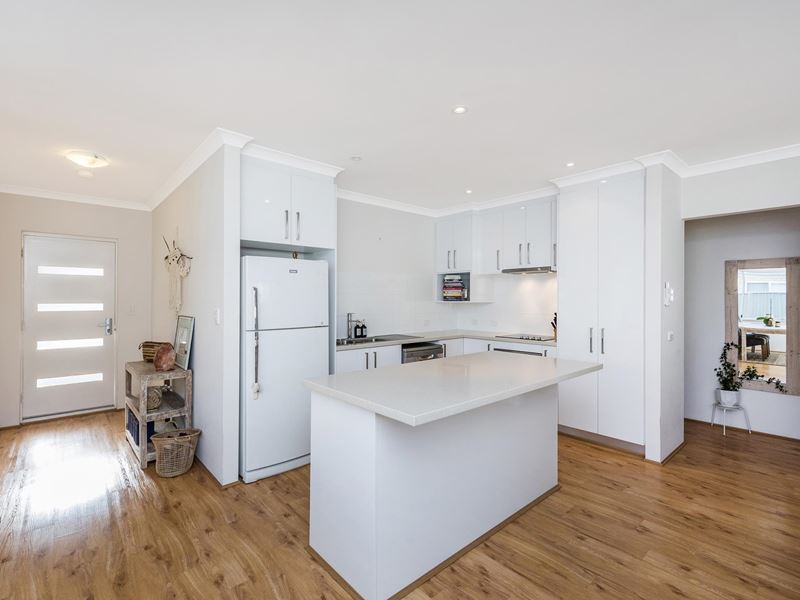 16 Vaucluse Way, Coodanup
