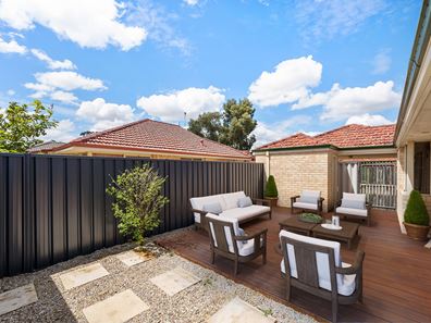 2/74 - 76 Upton Street, St James WA 6102