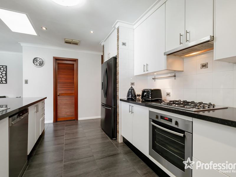 152 Rostrata Avenue, Willetton