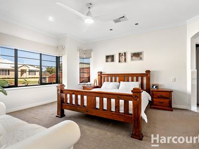 18 Bookleaf Loop, Halls Head WA 6210