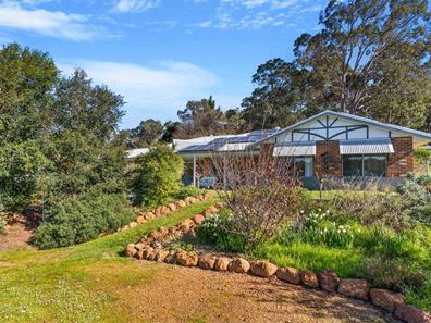 22 Yilgarn Street, Mundaring WA 6073