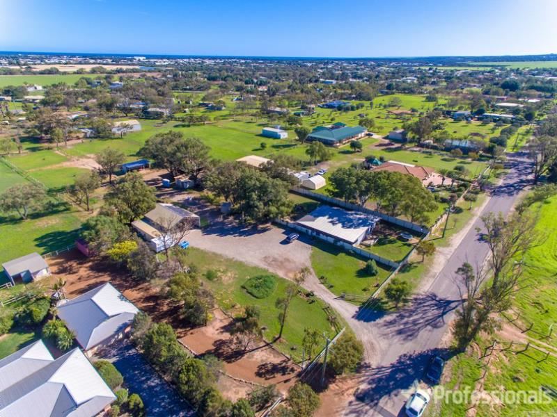 5 Erla Place, Woorree WA 6530